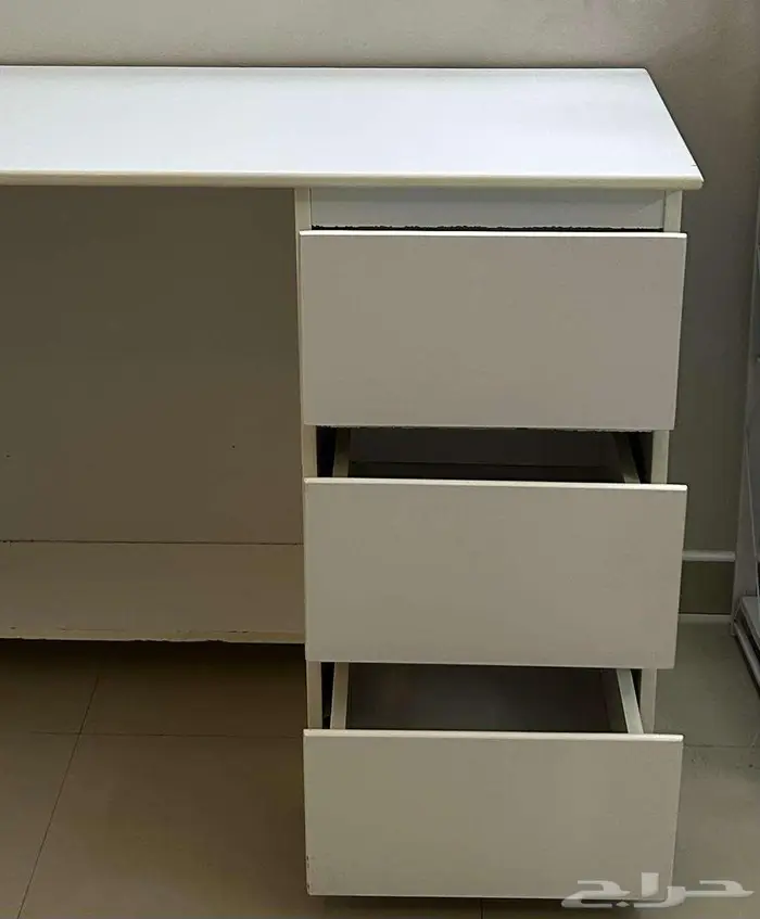 مكتبه للبيع 1