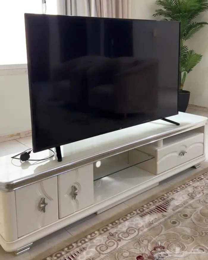 للبيع شاشة TIT مقاس 55 بوصه مع الطاوله 0