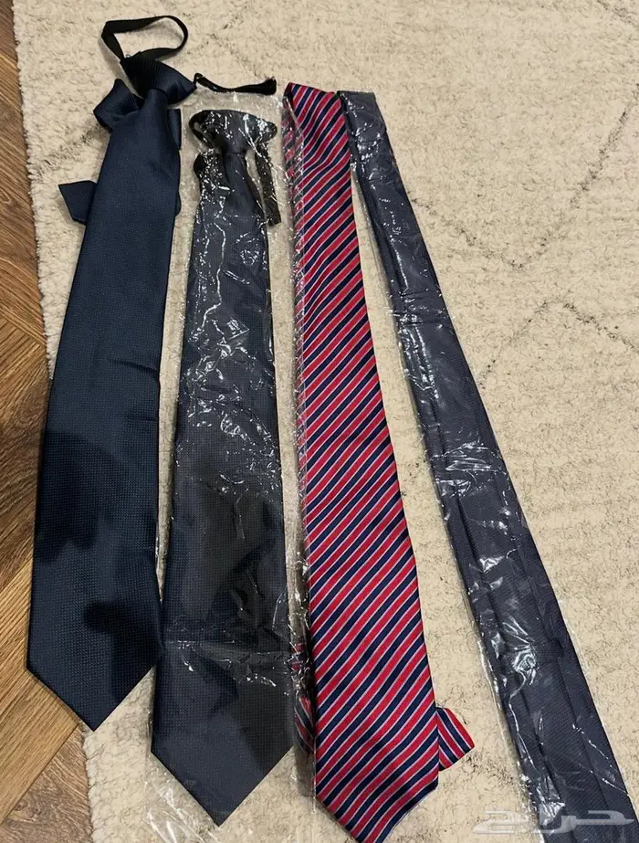 للبيع 4 كرافات   كرفتة   جديدة لم تستخدم نهائيا 0