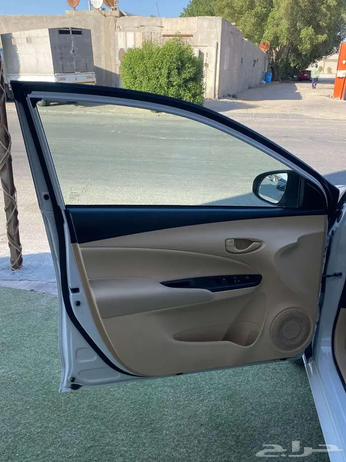 تويوتا يارس 2022 Y وارد عبداللطيف استخدام شخصي للبيع 32