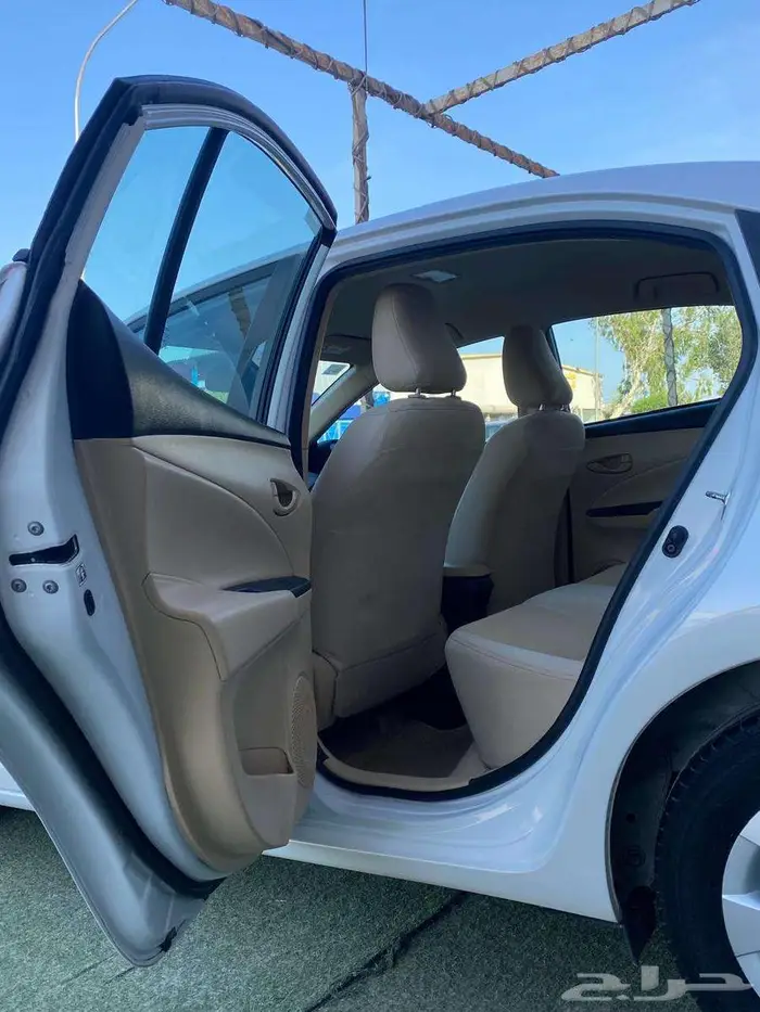 تويوتا يارس 2022 Y وارد عبداللطيف استخدام شخصي للبيع 33