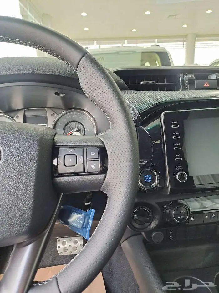 تويوتا هايلكس جي آر بنزين 2025 13