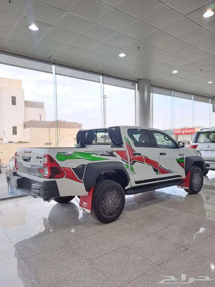 تويوتا هايلكس جي آر بنزين 2025 4