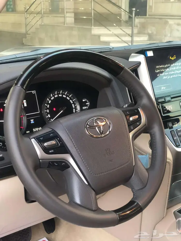 تويوتا جيب لاندكروزر VXR سعودي 2021 أسود داخل بيج 6