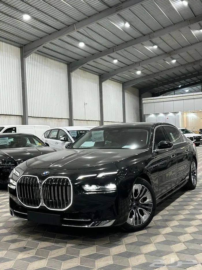 بي ام دبليو 735i الفئة السابعة موديل 2026 اصفار 1