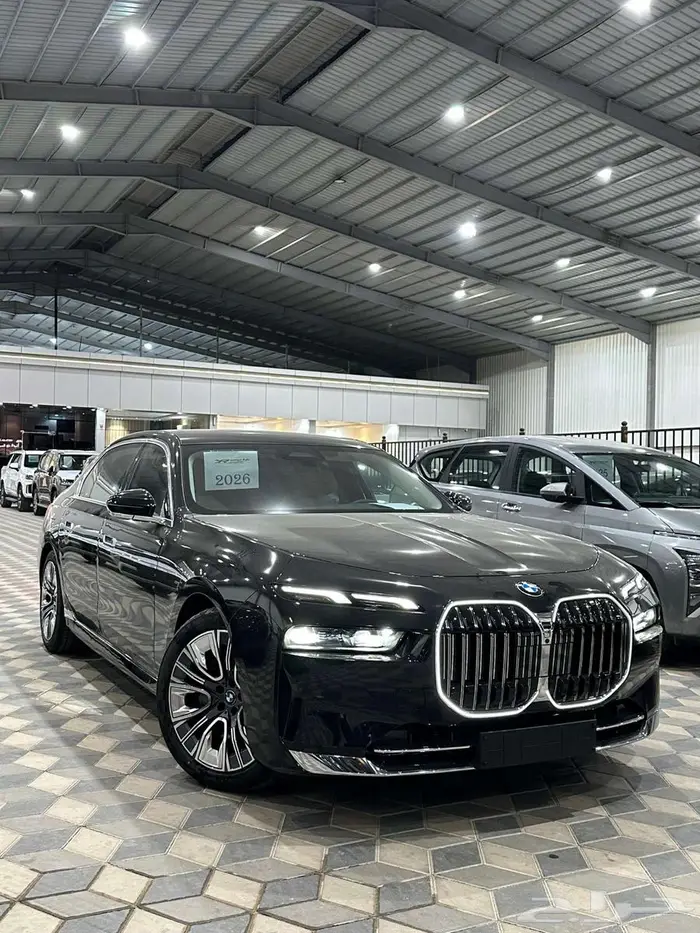 بي ام دبليو 735i الفئة السابعة موديل 2026 اصفار 2
