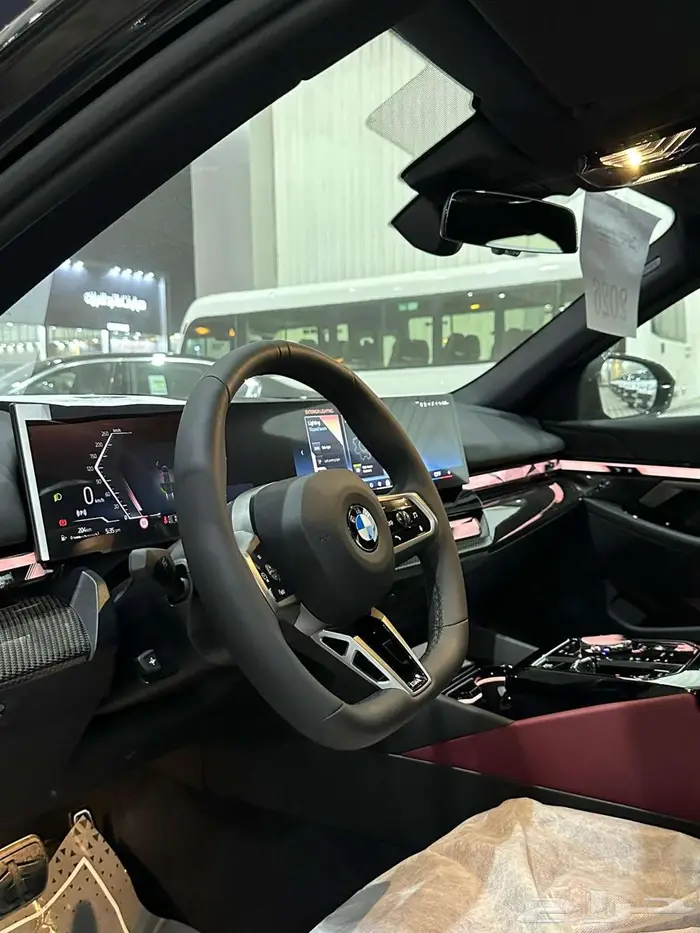 بي ام دبليو 520i الفئة الخامسة موديل 2026 اصفار 4