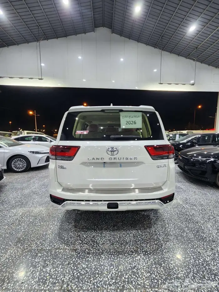 تويوتا لاندكروزر GXR - L4 بنزين 2026 السعر 330050 4