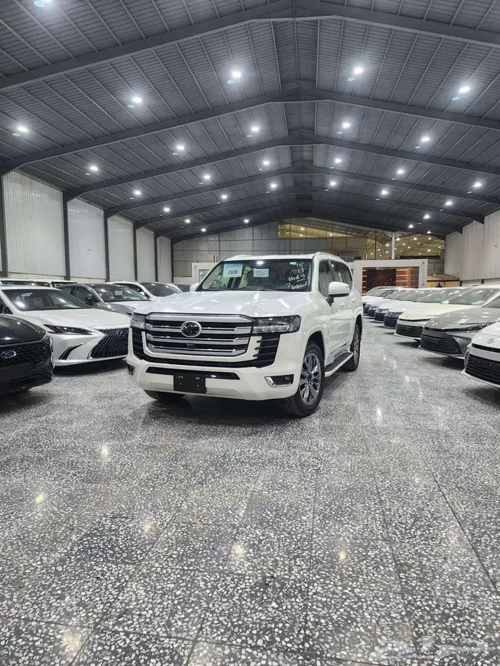 تويوتا لاندكروزر GXR - L4 بنزين 2026 السعر 330050 1