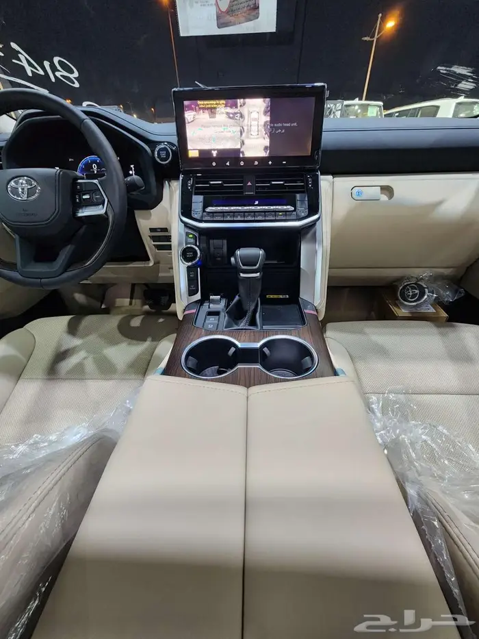 تويوتا لاندكروزر GXR - L4 بنزين 2026 السعر 330050 7
