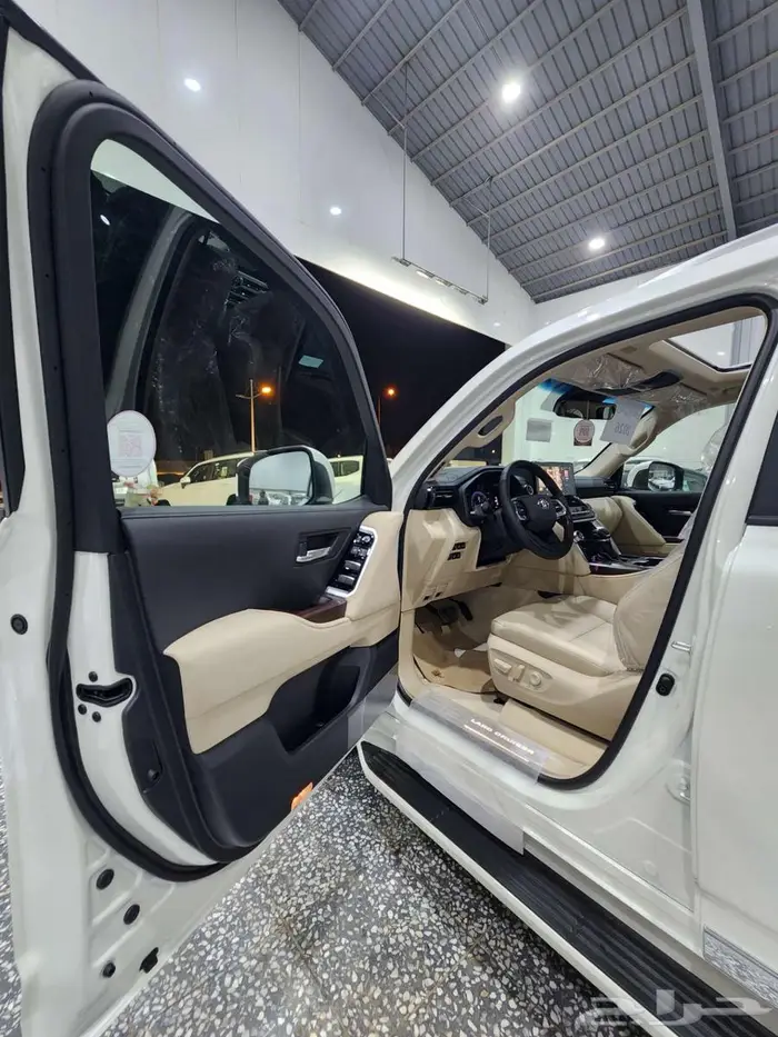 تويوتا لاندكروزر GXR - L4 بنزين 2026 السعر 330050 10