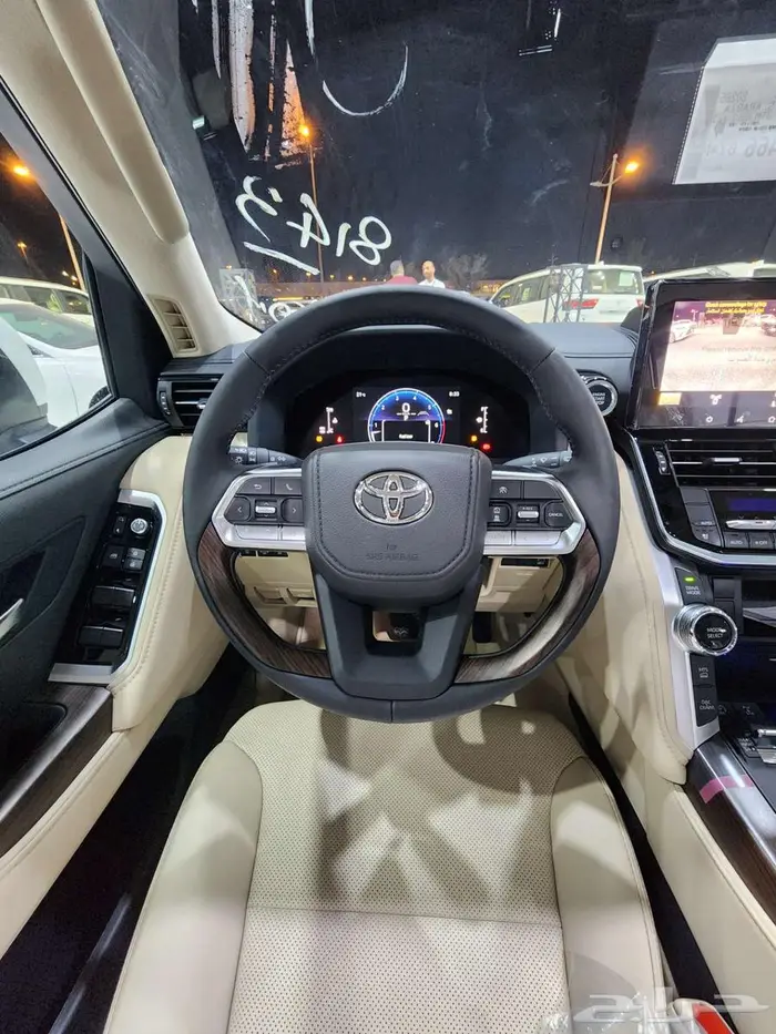 تويوتا لاندكروزر GXR - L4 بنزين 2026 السعر 330050 8
