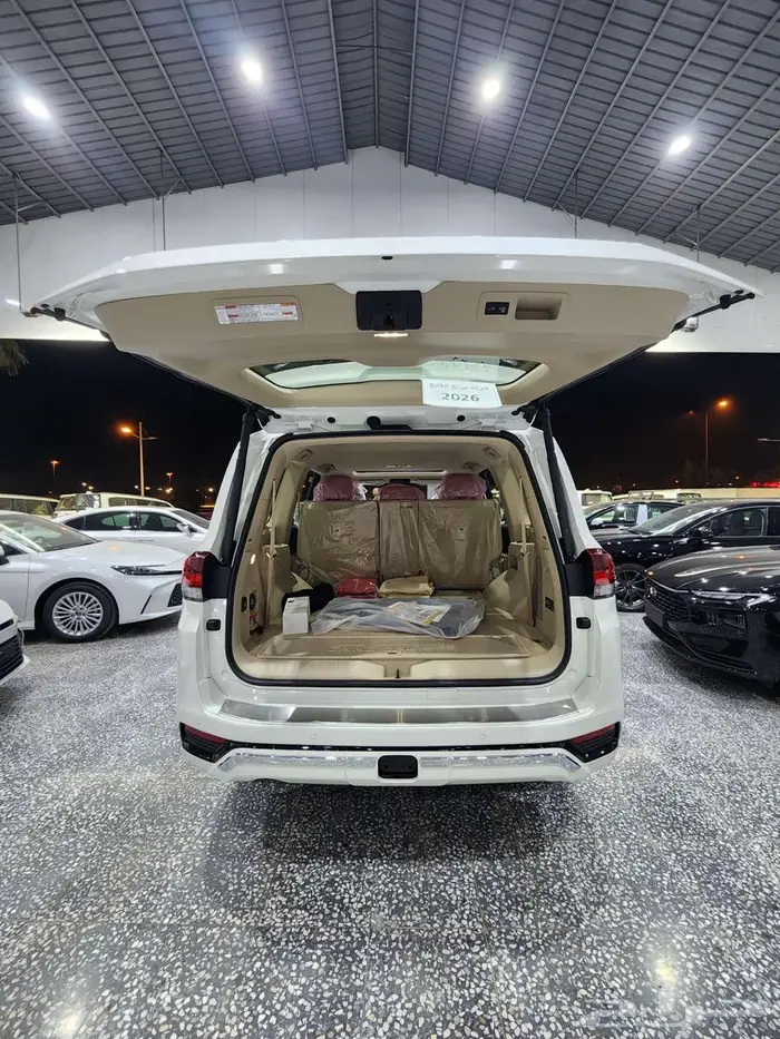 تويوتا لاندكروزر GXR - L4 بنزين 2026 السعر 330050 16
