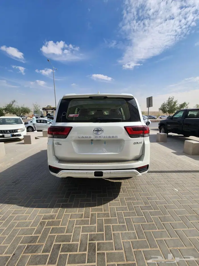 تويوتا لاندكروزر GXR - L3 بنزين 2026 السعر 305900 4