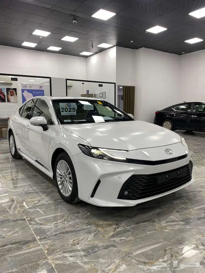 تويوتا - كامري LE - بنزين - ابيض - 2025 1