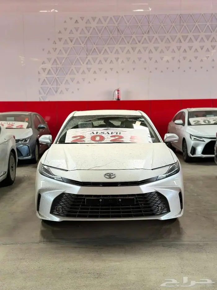 كامري E ستاندرد بنزين موديل 2025 سعودي 0