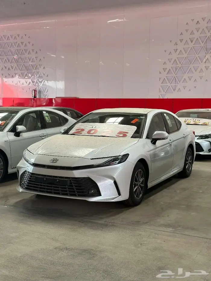 كامري E ستاندرد بنزين موديل 2025 سعودي 2