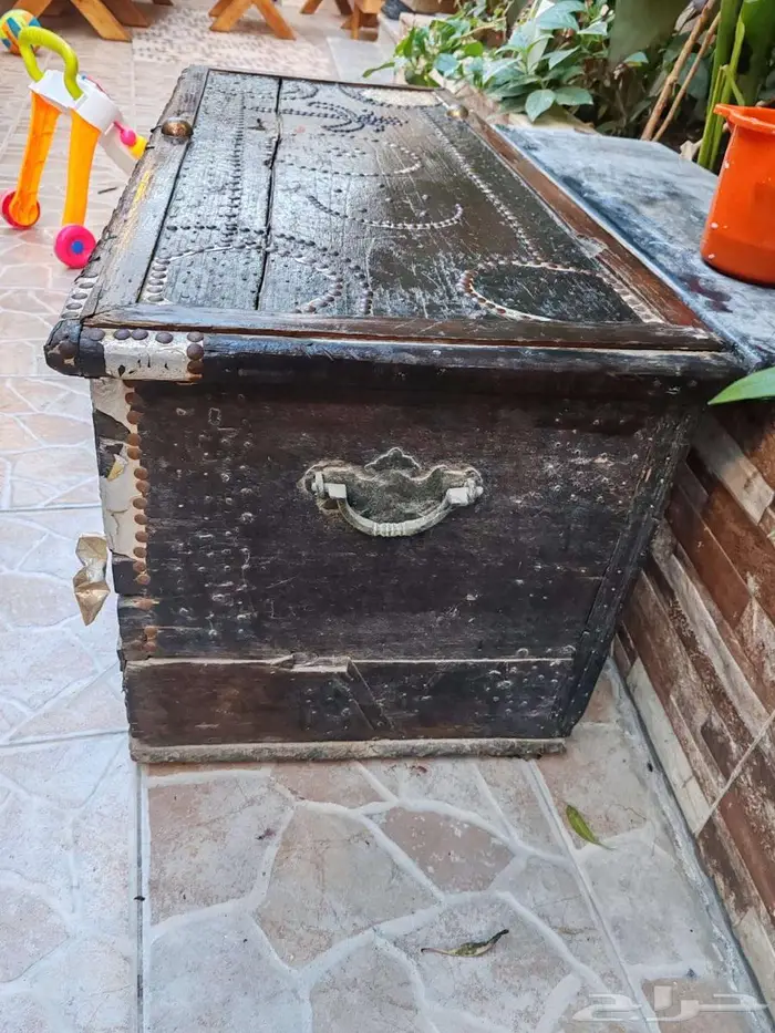 صندوق تراثي عمره أكثر من 100 عام 1