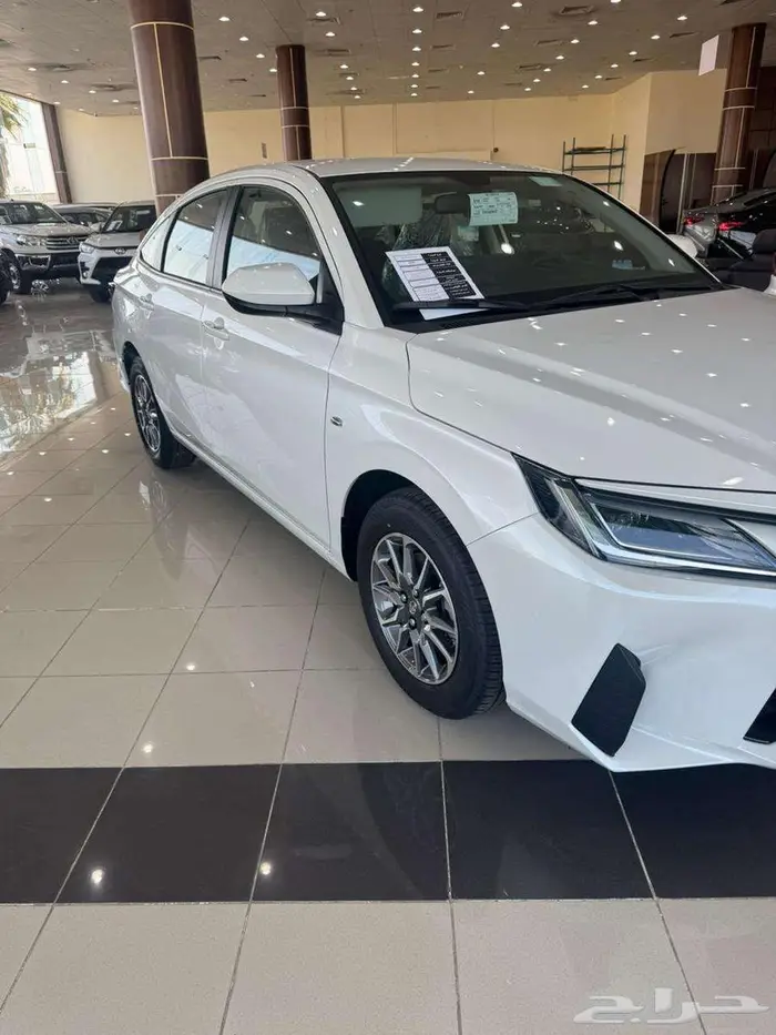 تويوتا يارس ستاندر 1