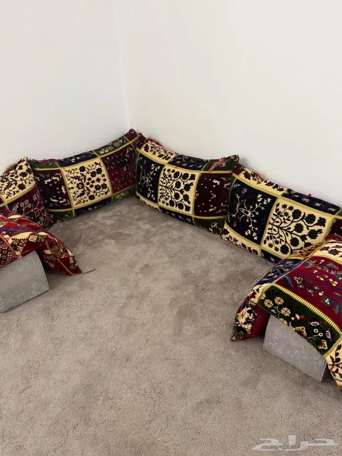 15 مخدة مجلس شعبي شبه جديده على السوم 0