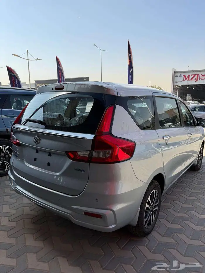 سوزوكي ارتيجا GLX 2025 3