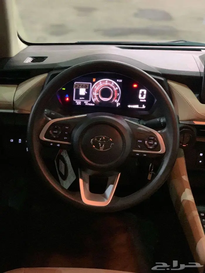 تويوتا يارس موديل 2023 نص فل 9