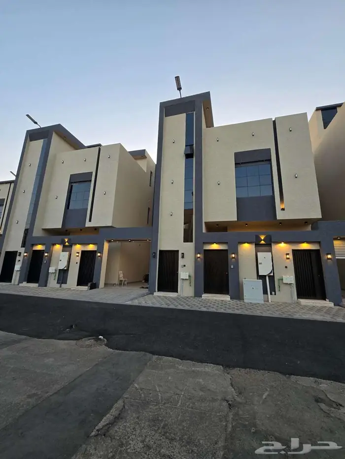 للبيع دور أرضي في عماره دورين 6غرفVIPحوش وبايكه خلف الألماني 1