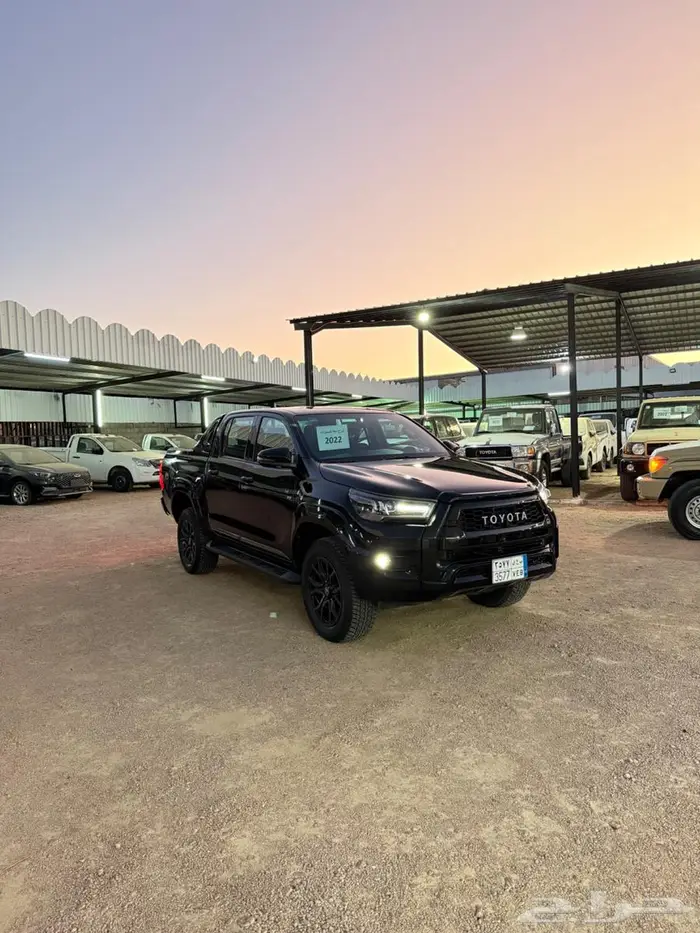 هايلكس جي ار 2022 أسود بنزين تماتيك عداد 37000 كم 2