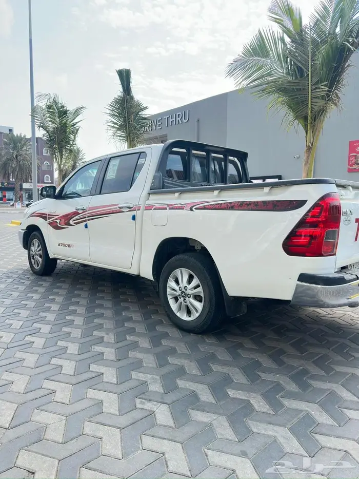 هايلكس GLX عبداللطيف جميل 4