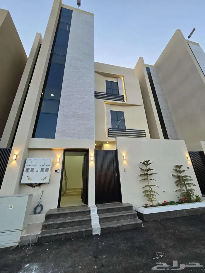 للبيع دور علوي مداخل مستقله وسطح خاص6غرف من580ألف بحي الطلح 2