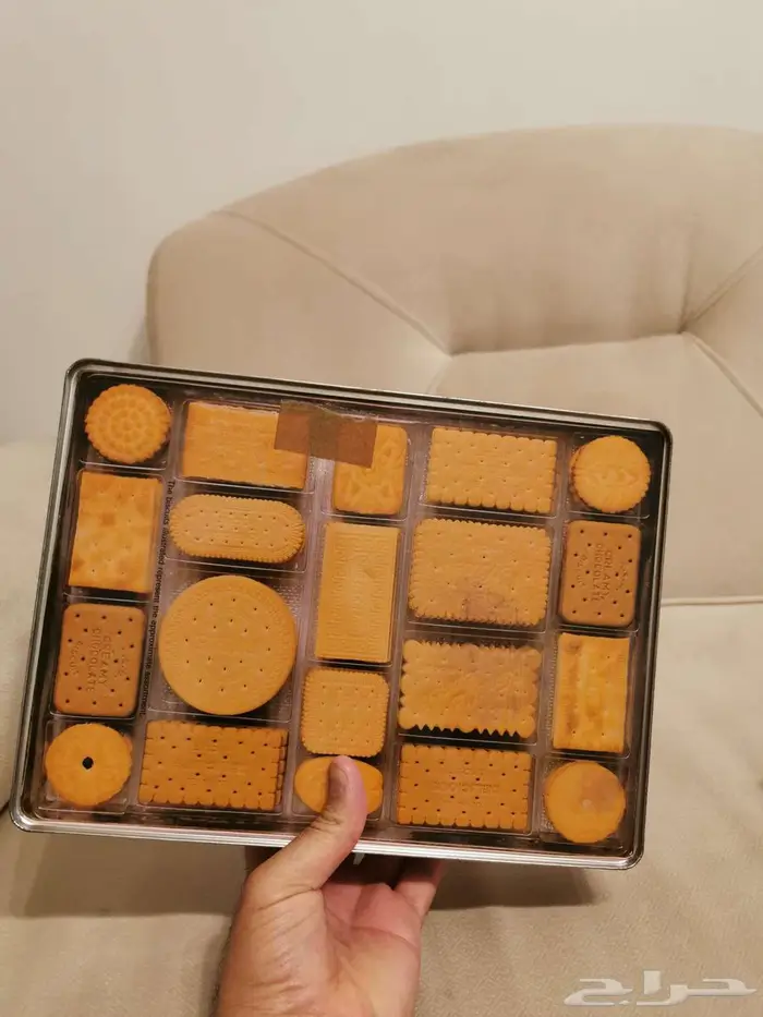 للقديمين. علبة بسكويت لها قرابة 40 عاما 4