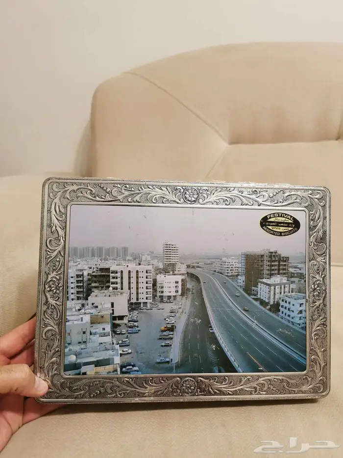 للقديمين. علبة بسكويت لها قرابة 40 عاما 0