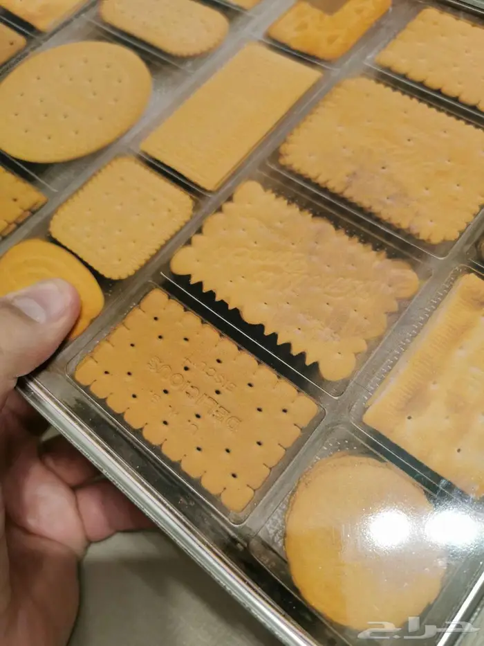 للقديمين. علبة بسكويت لها قرابة 40 عاما 10