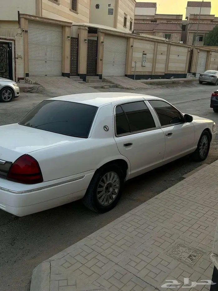 فورد جراند ماركيز موديل 2010 1