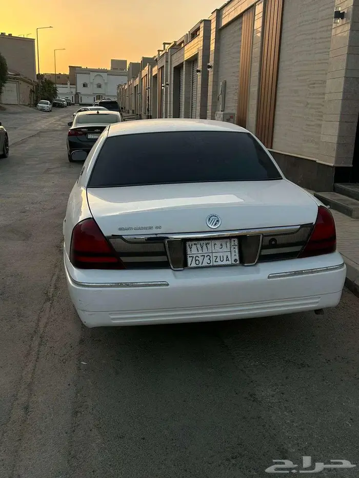 فورد جراند ماركيز موديل 2010 4