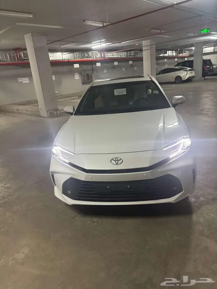 تويوتا كامرى ال اى بنزين سعودى 2025 ابيض 0
