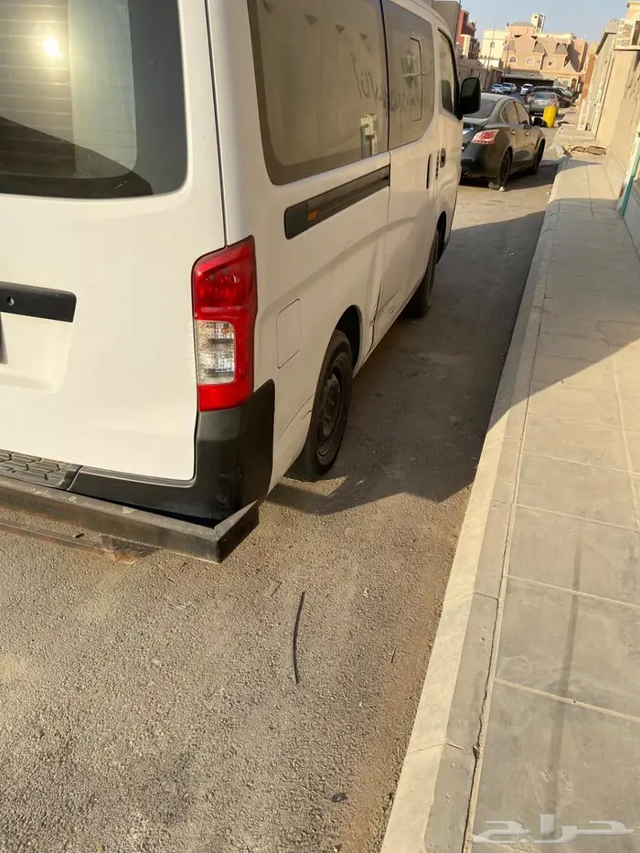 نيسان باص 6
