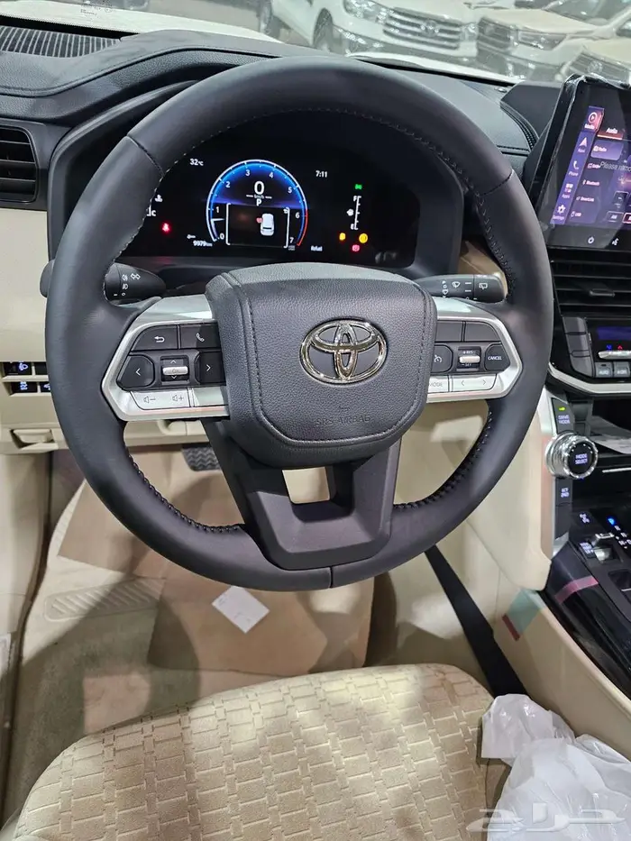 لاندكروزر GXR L2 عبداللطيف جميل بنزين عروض خاصة 8