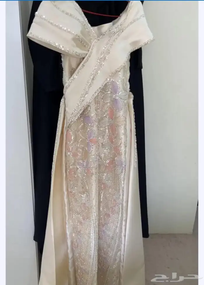 فستانين سهرة للبيع مع بعض ((ب 200 ريال )) 0