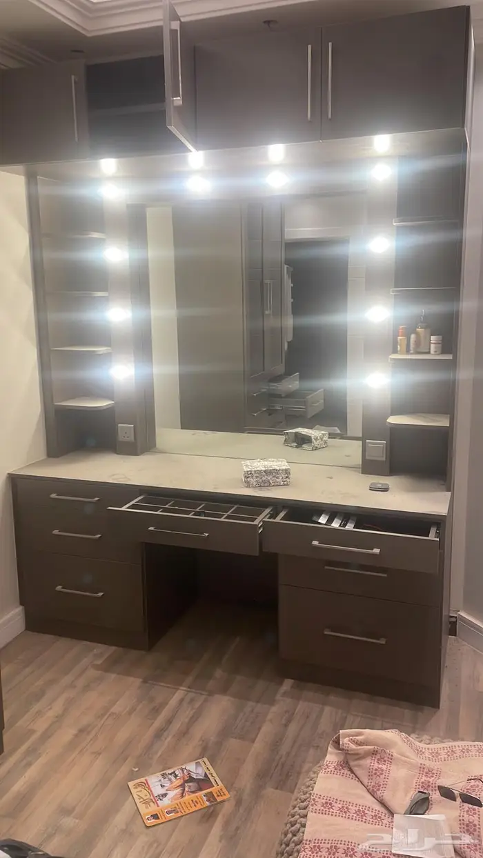 كومدينة بالخزانة تفصيل 1