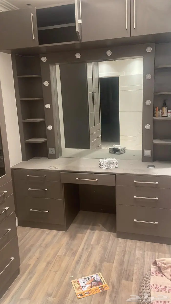 كومدينة بالخزانة تفصيل 2