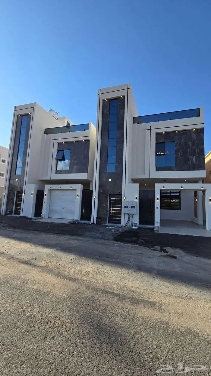 للبيع بحي النهضة احد رفيده شقق ارضي بحوش ومدخل سياره 6غرفVIP 1