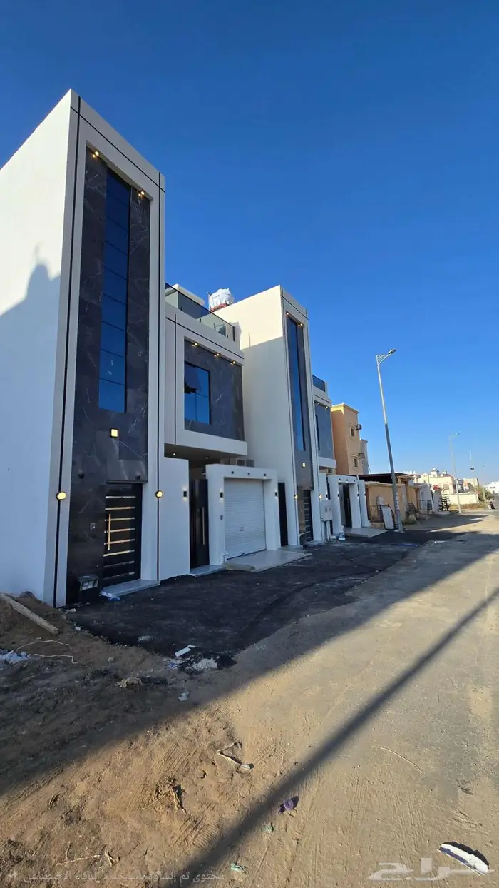 للبيع بحي النهضة احد رفيده شقق ارضي بحوش ومدخل سياره 6غرفVIP 0