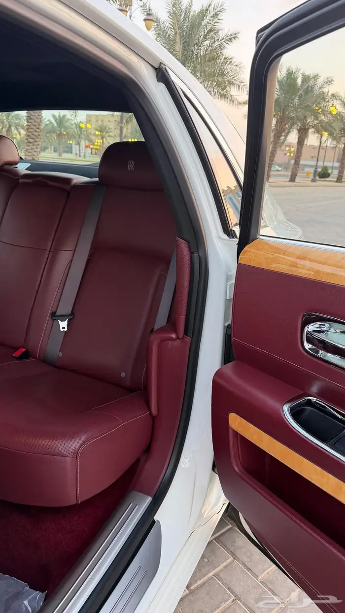 رولز رويس قوست مخزنه وكاله 2011 3