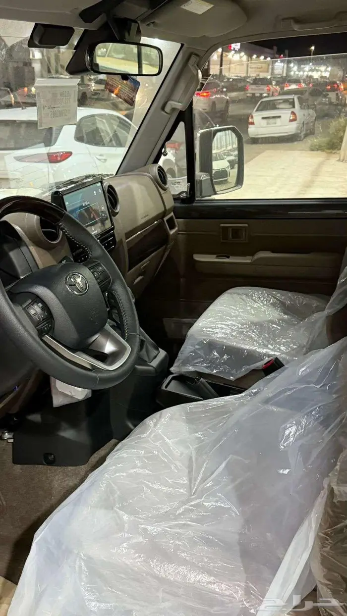 جيب تويوتا ربع ونش 2025 ديزل قير اتوماتيك سلق فل 8