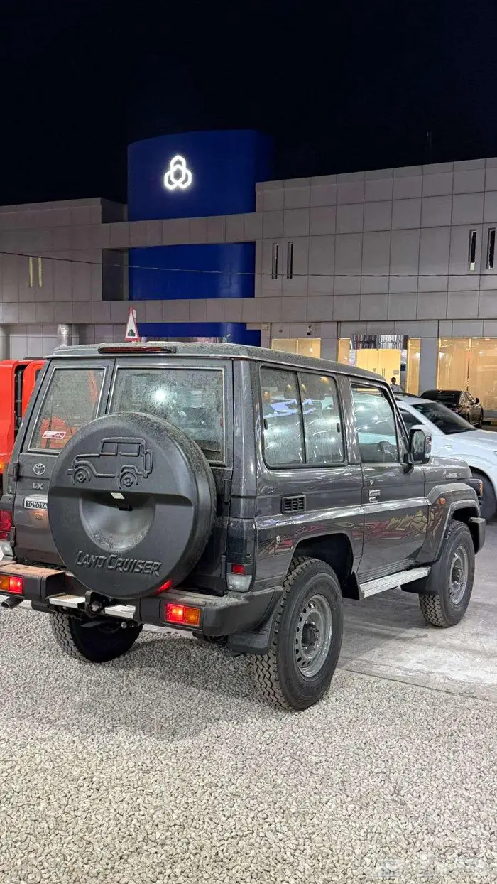 جيب تويوتا ربع ونش 2025 ديزل قير اتوماتيك سلق فل 4