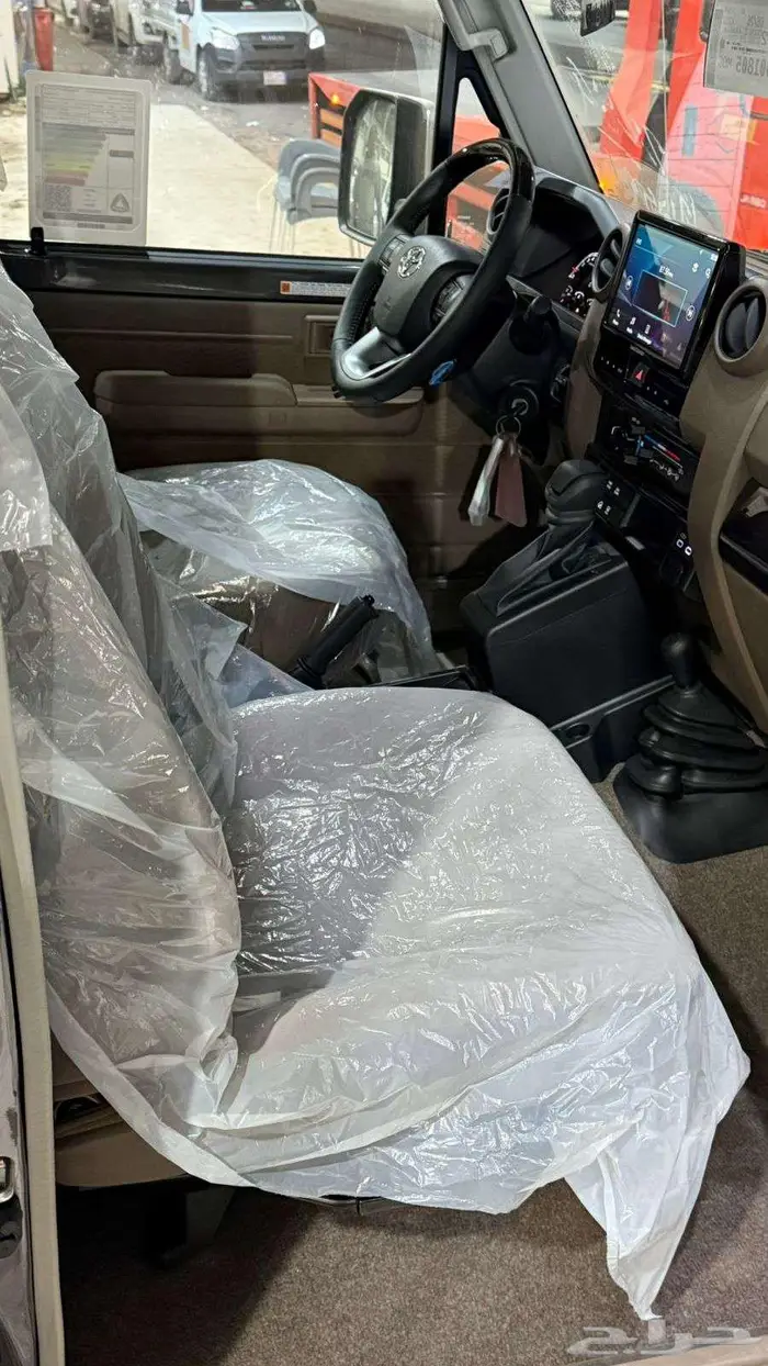 جيب تويوتا ربع ونش 2025 ديزل قير اتوماتيك سلق فل 6