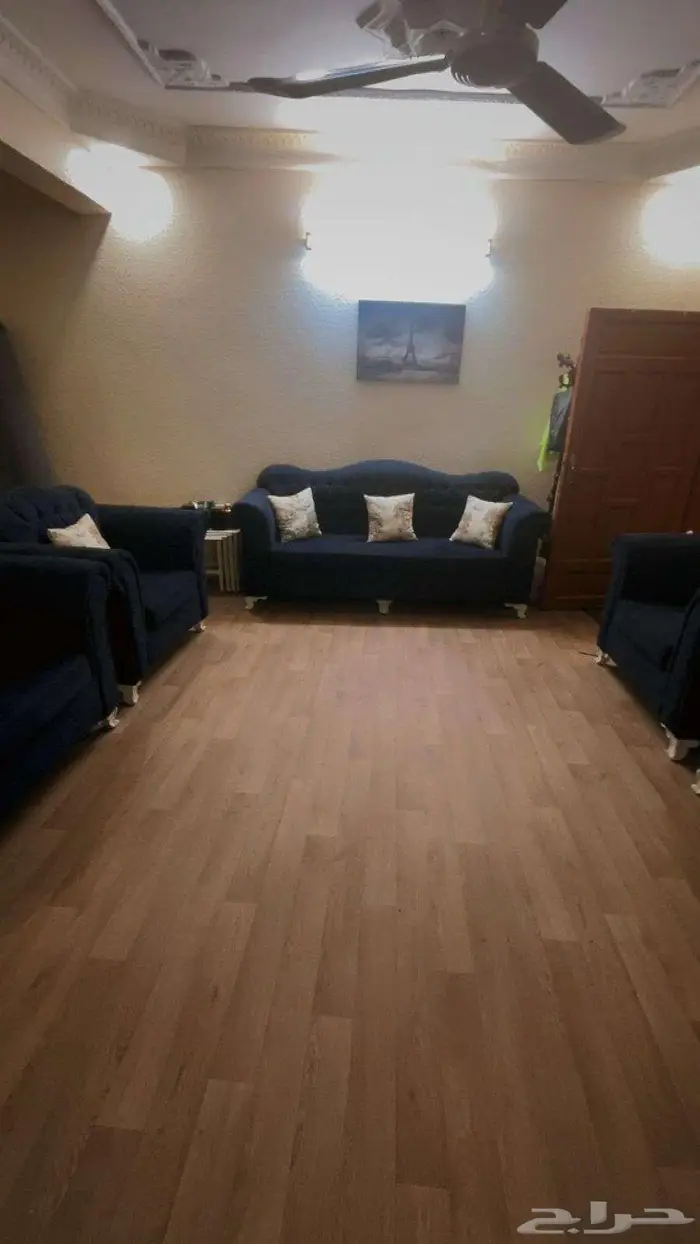 للبيع طقمين كنب كحلي مستعمل نظيف جدا و مرتب يكفي ل 15 شخص 0