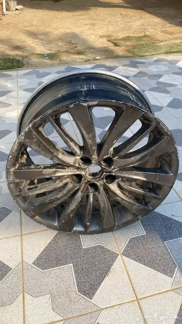 جنط جنيسس اصلي وكالة 2017 مقاس 18 سليم من الخدوش والصدمات 2