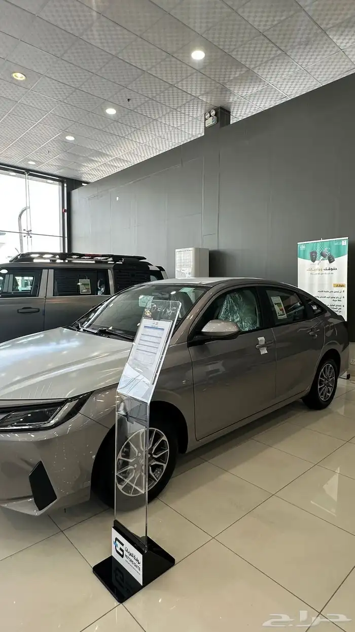 تويوتا يارس ستاندرد Y 8